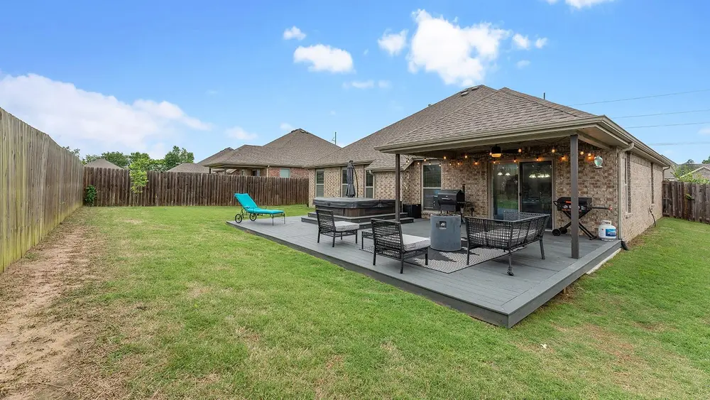 Photo of 1201 Rosemary St, Centerton, AR 72719